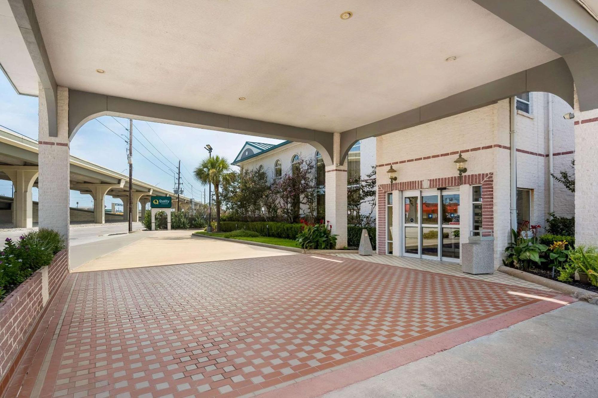 Quality Inn & Suites Cypress Exterior photo