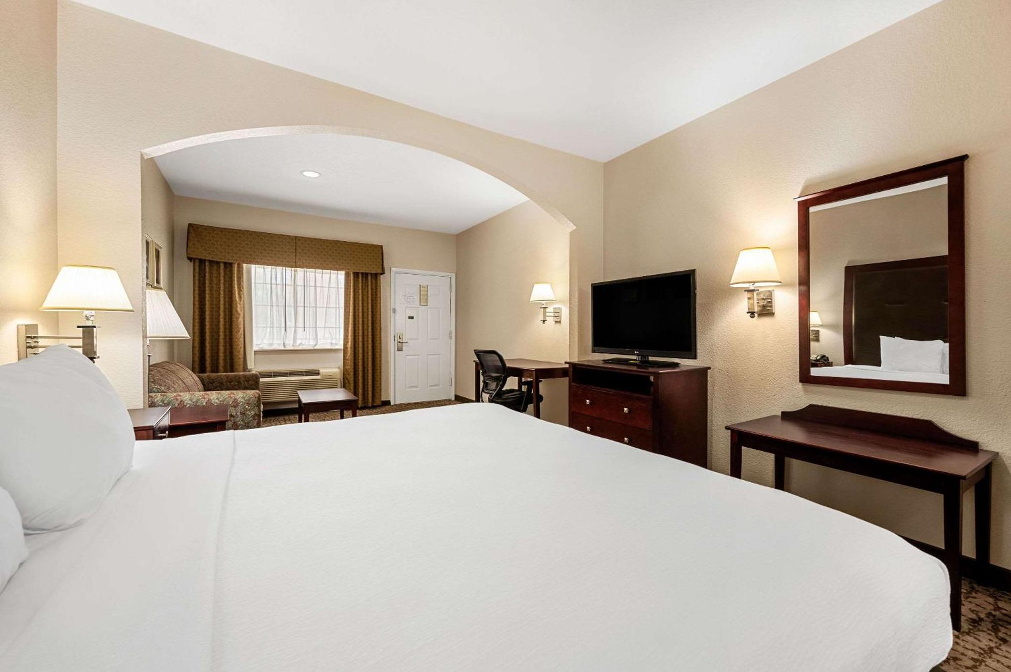 Quality Inn & Suites Cypress Exterior photo