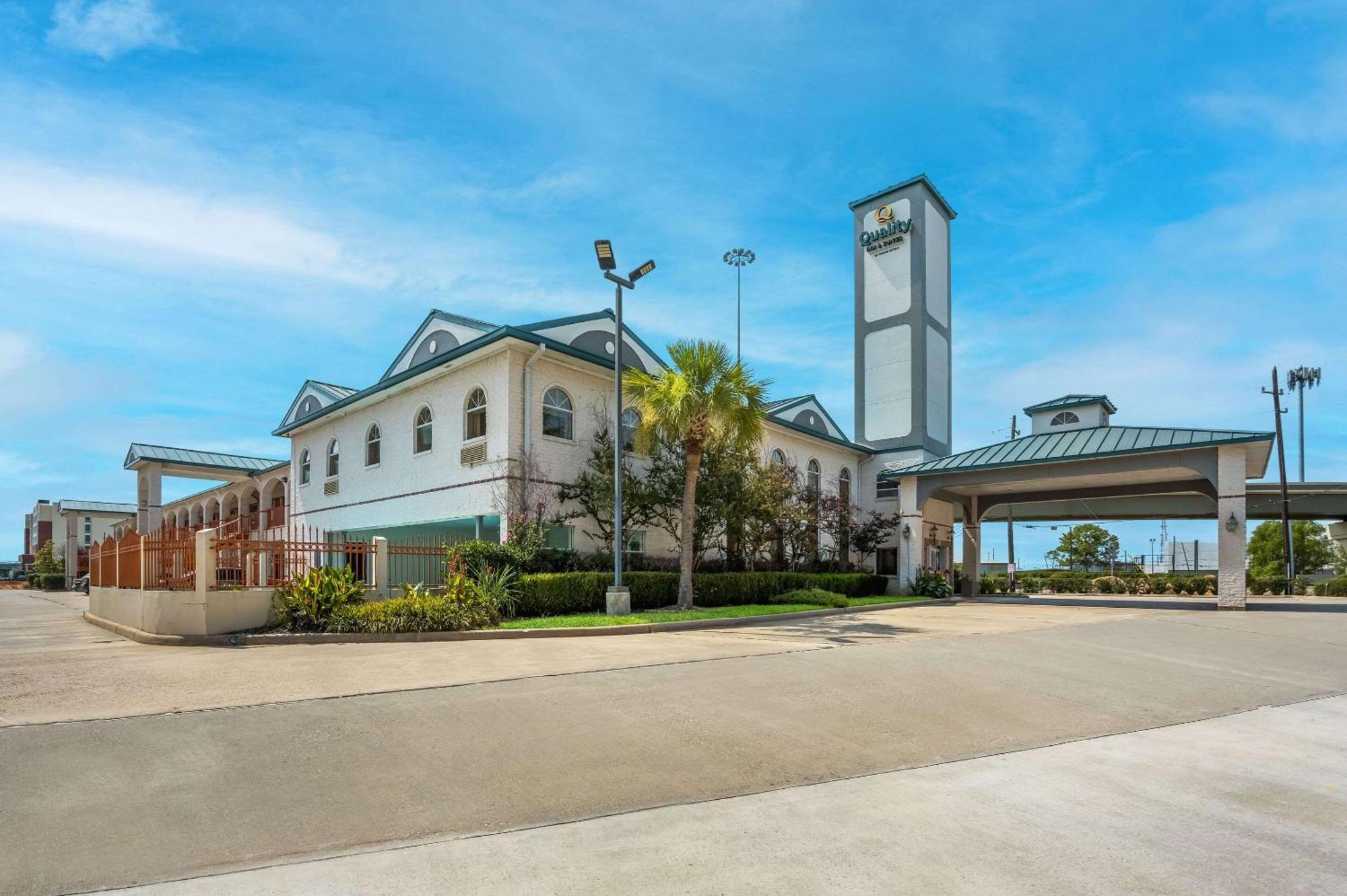 Quality Inn & Suites Cypress Exterior photo