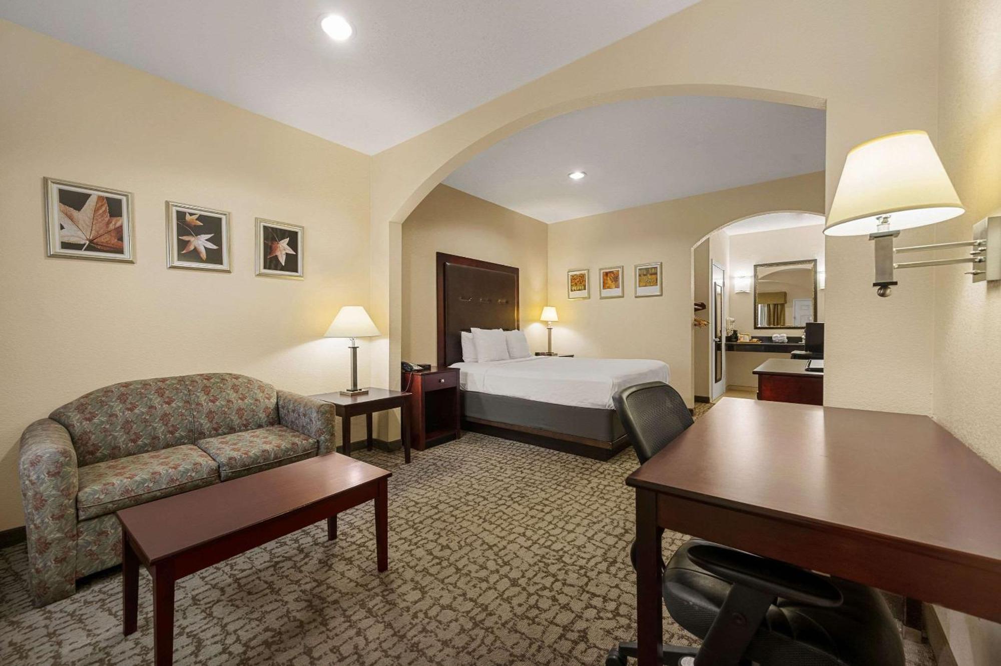 Quality Inn & Suites Cypress Exterior photo