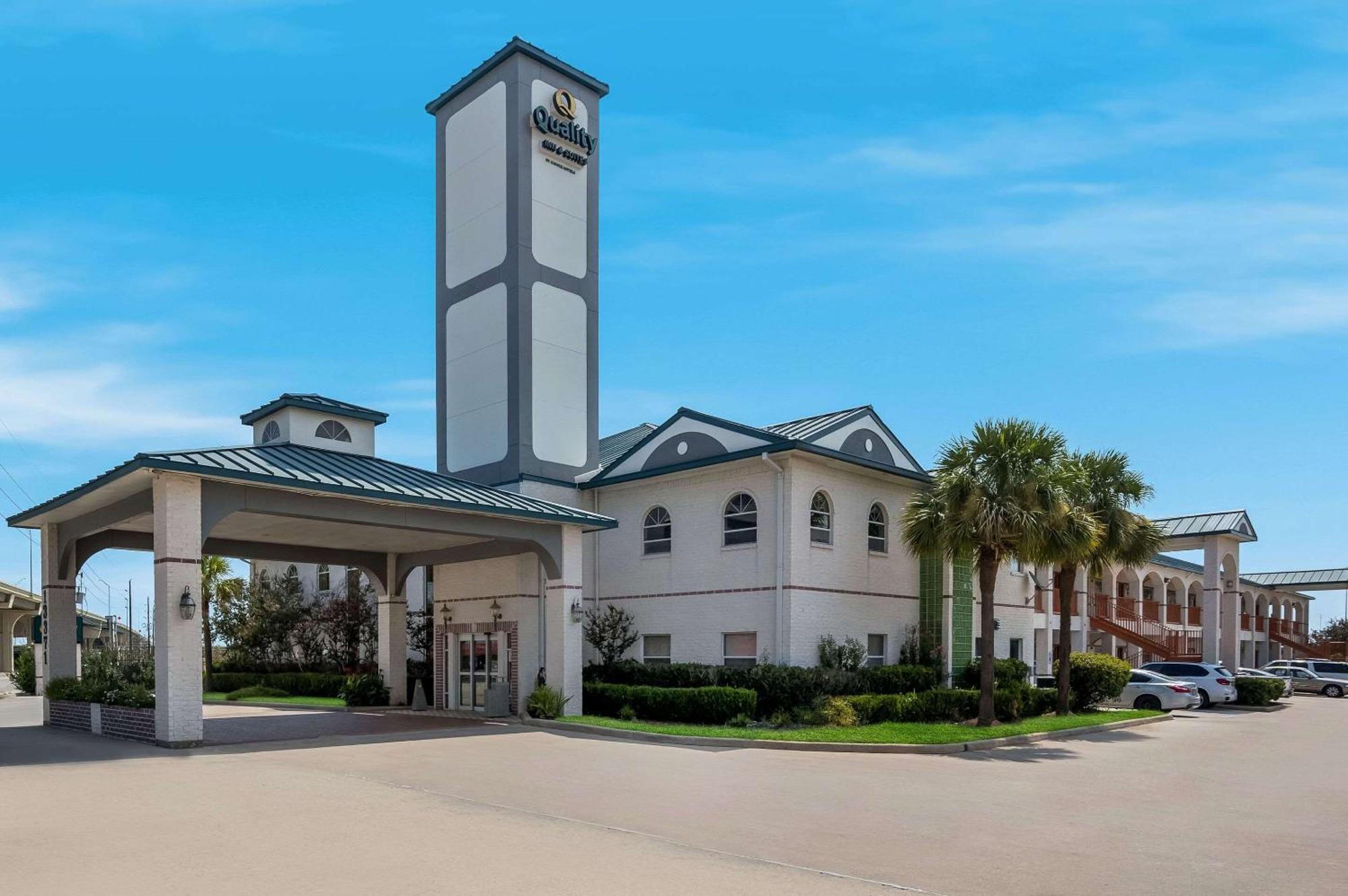 Quality Inn & Suites Cypress Exterior photo