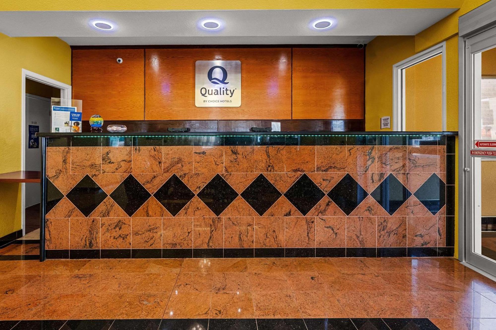 Quality Inn & Suites Cypress Exterior photo
